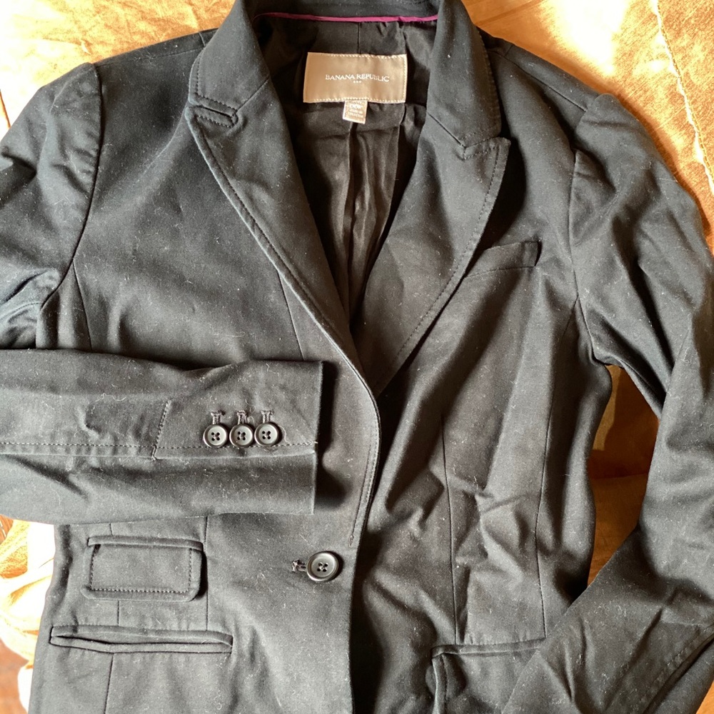 Size 00P black suit jacket